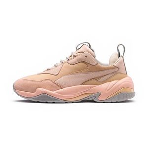 Puma Thunder Desert Chunky Sneakers Shoes 
Size 7